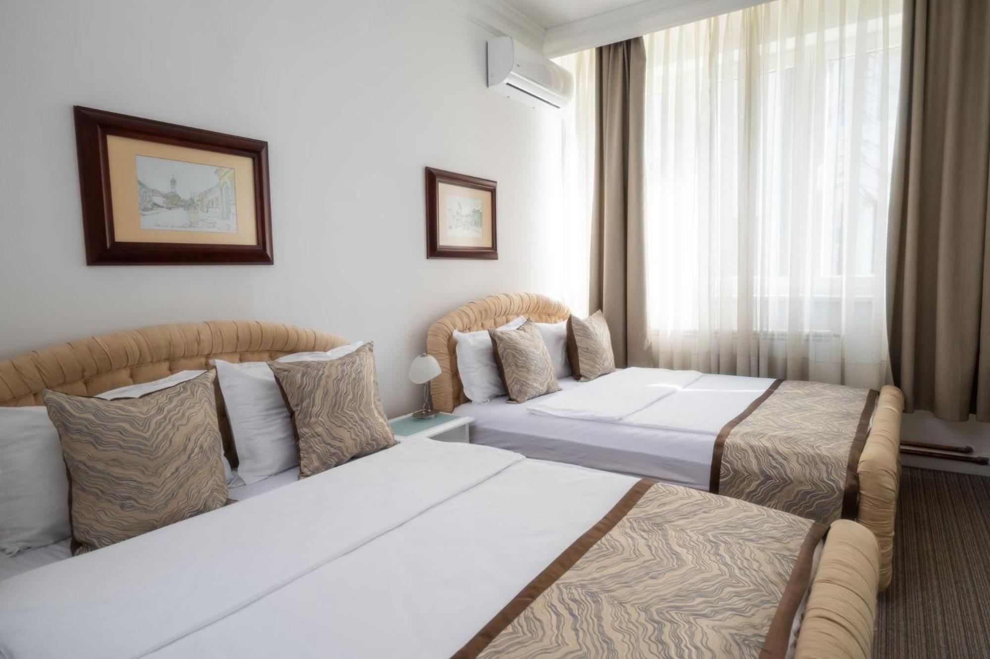 Hotel Mio City Kula Buitenkant foto