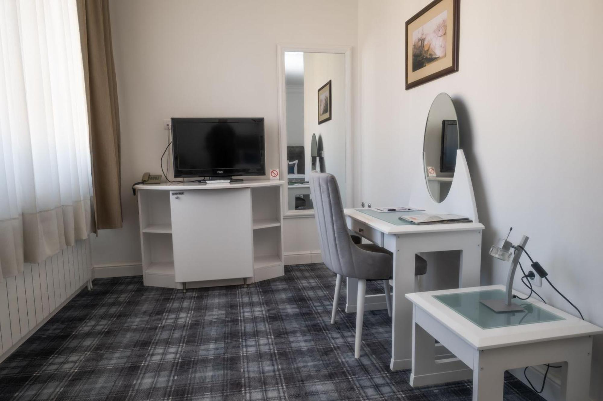 Hotel Mio City Kula Buitenkant foto